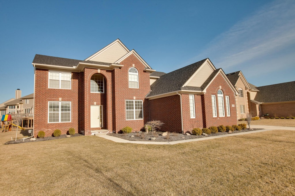 25500 Meadow Ct South Lyon MI