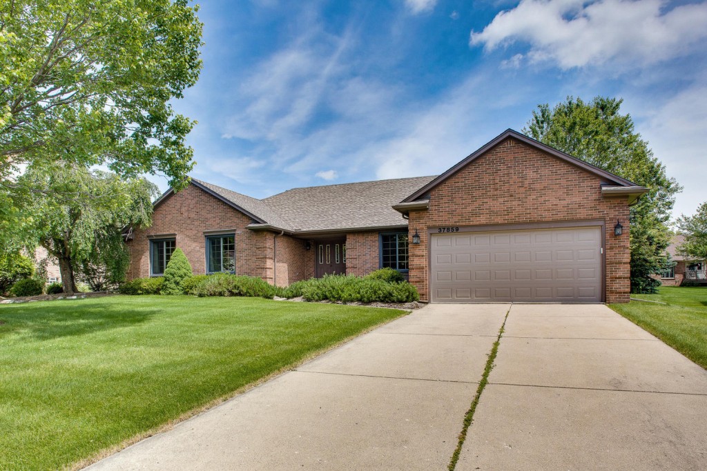 37859 Windwood Farmington-large-001-37859 Windwood Farmington Hills MI