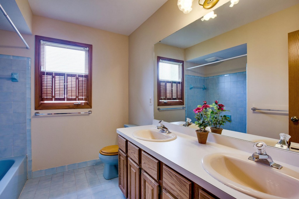 37859 Windwood Farmington-large-001-37859 Windwood Farmington Hills MI