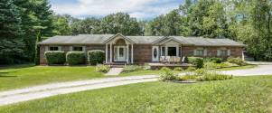 SOLD | 2001 Marble Ct, Commerce, MI | Expansive Ranch on an Acre